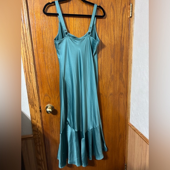 NWT Dynamite Satin Dress - Picture 4 of 5
